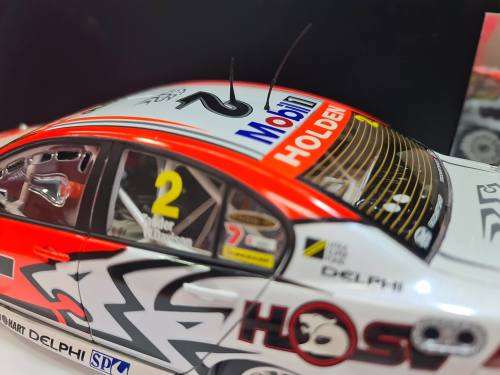 1:18 Holden VE Commodore #2 Garth Tander / Will Davison 2009 Bathurst Winner