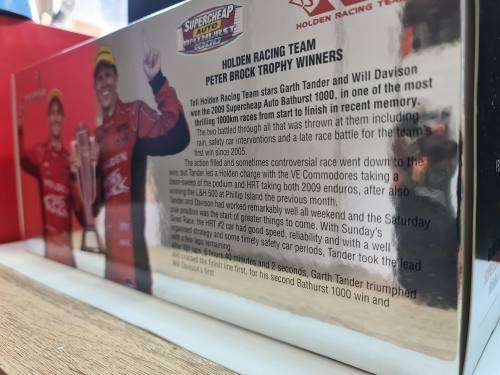 1:18 Holden VE Commodore #2 Garth Tander / Will Davison 2009 Bathurst Winner