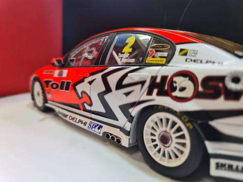 1:18 Holden VE Commodore #2 Garth Tander / Will Davison 2009 Bathurst Winner