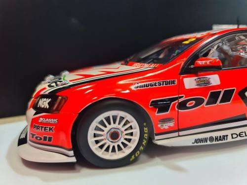1:18 Holden VE Commodore #2 Garth Tander / Will Davison 2009 Bathurst Winner