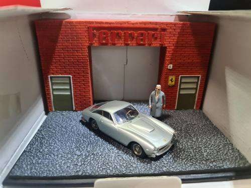 BEST-MODEL - FERRARI - FERRARI 250 GTL - INGRESSO FABBRICA FERRARI MARANELLO - WITH FIGURE