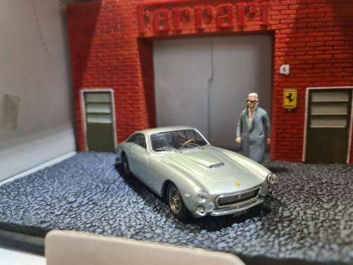 BEST-MODEL - FERRARI - FERRARI 250 GTL - INGRESSO FABBRICA FERRARI MARANELLO - WITH FIGURE