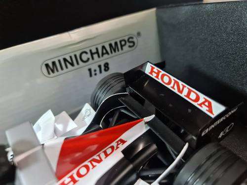 Minichamps 1:18th scale B-A-R Honda Takuma Sato 2005 prt 100 050004