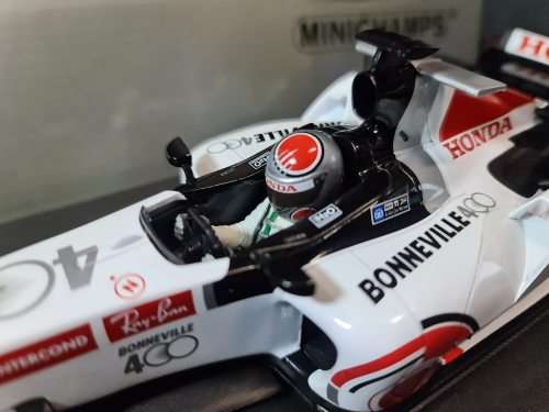 Minichamps 1:18th scale B-A-R Honda Takuma Sato 2005 prt 100 050004