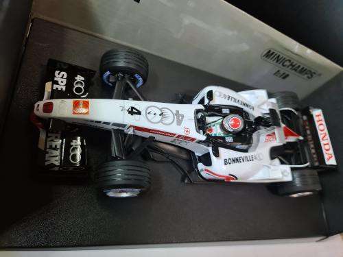 Minichamps 1:18th scale B-A-R Honda Takuma Sato 2005 prt 100 050004