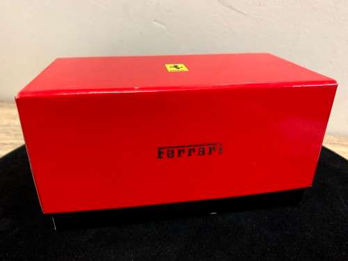 KYOSHO - FERRARI - ENZO 2002 - WITH OPENINGS