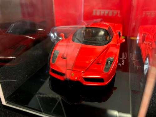 KYOSHO - FERRARI - ENZO 2002 - WITH OPENINGS