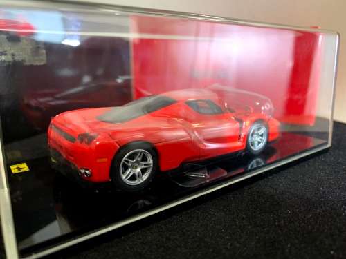 KYOSHO - FERRARI - ENZO 2002 - WITH OPENINGS