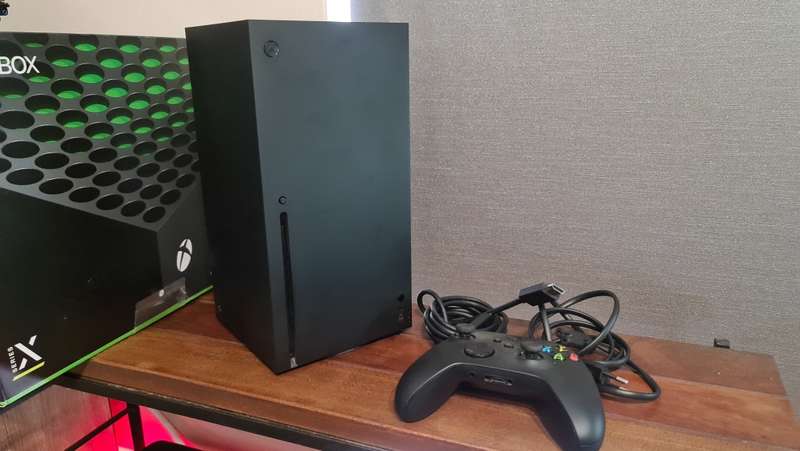 XBOX Series X - with controller and original box