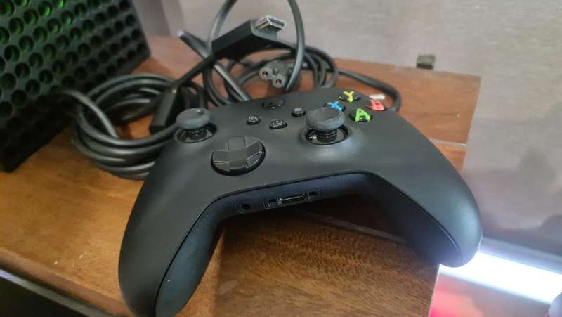 XBOX Series X - with controller and original box