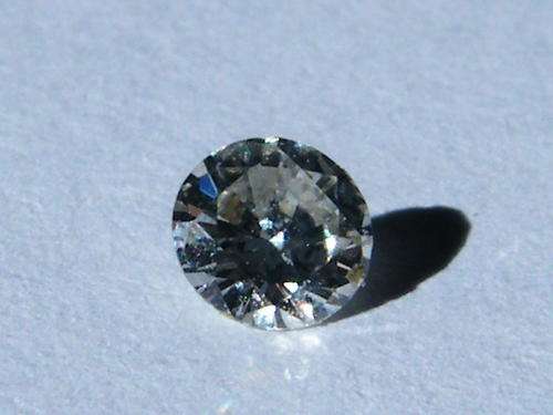 A .15 CT M COLOUR ROUND CUT VS DIAMOND.