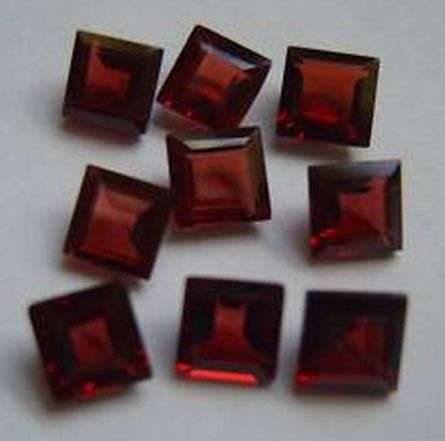 Garnet lot 4mm Square Lot 4 ct  Ap