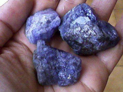 Rough tanzanite pieces for sale 25 at R100 Each