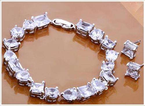 LOOK!! PROMISE TO IMPRESS YOU!!  TOPAZ  LINK  BRACELET AND EARRINGS! WORTH IT!!!