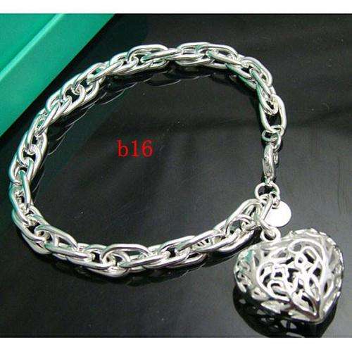 NEW STOCK... PLEASE LOOK!!  B191   Hot  Rolo Chain bracelet    NEVER BEFORE FOR R1-00!!!!