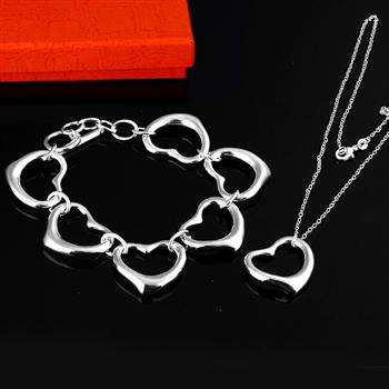 SET ! ABSOLUTELY BEAUTIFUL SILVER HEARTS LINK NECKLACE WITH BRACELET- SET