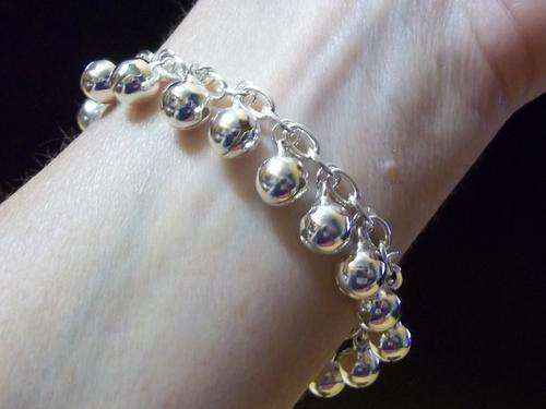 NEW! 'SINGING' CHARMS SILVER BRACELET STAPED 925. BEAUTIFUL! NEVER BEFORE FOR R1-00!!!!