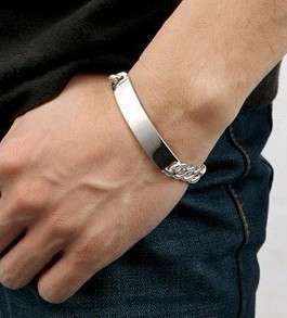 NEW! SILVER BRACELET STAMPED 925. BEAUTIFUL! NEVER BEFORE FOR R1-00!!!!
