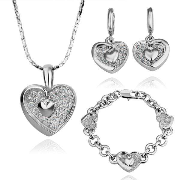 FIRST TIME EVER ON R1 AUCTION*** DON'T MISS OUT ** SET NECKLACE, EARRINGS AND BRACELET! WOW!!!!!
