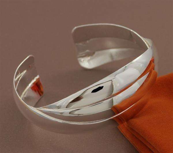 NEW STOCK... PLEASE LOOK!! NEW 925 STERLING SILVER BANGLE STAMPED! NEVER BEFORE FOR R1-00!!!!