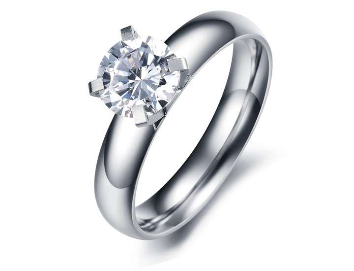 NEW! BEAUTIFUL! MUST BID! STAINLESS STEEL CRYSTAL RING! FIRST TIME ON R1 AUCTION!