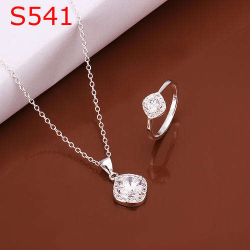 BEST OFFER! - IMPRESSIVE BEAUTIFUL SILVER RING AND NECKLACE SET- FIRST TIME EVER ON R1.00 AUCTION!