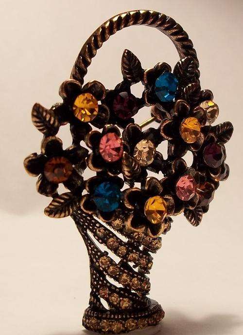WOW !!! >>>>>> BROOCH OF SWAROVSKI'S SPARKLING FLOWERS - BROOCH - ABSOLUTELY BEAUTIFUL!!!
