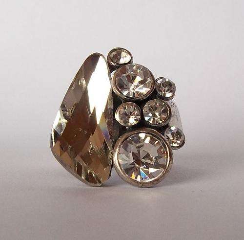 WINNER RING - A MUST BID! ..... CLEAR WHITE CRYSTAL RING (7) BID NOW!!!!