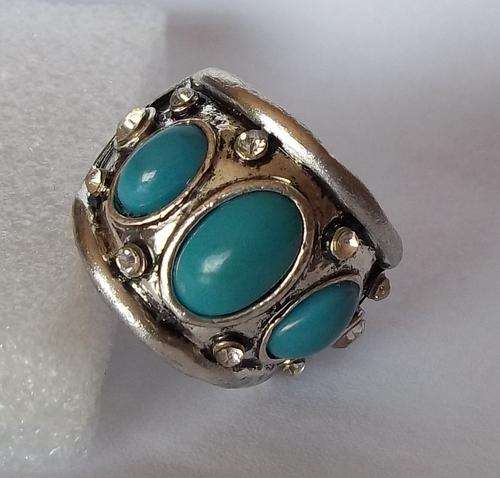 LOOK AT THIS! . MOST BEAUTIFUL RING (8) MAKE A STATEMENT- BID NOW!