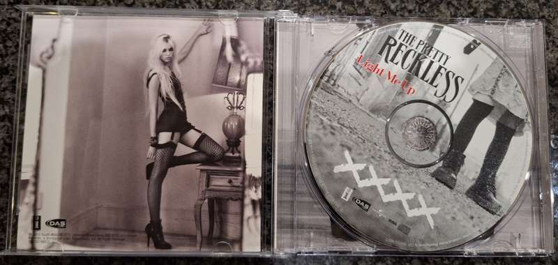 The Pretty Reckless - Light Me Up