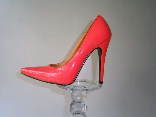 CLEARANCE SALE NOW ON! FREE SHIPPING: Trendy & Fashionable Shoes!