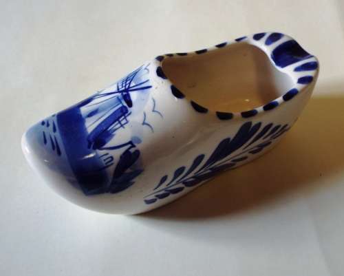 STUNNING LOT OF DUTCH CERAMIC CLOGS