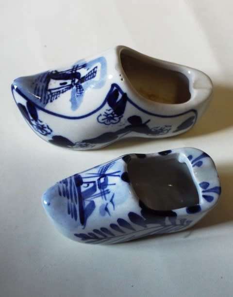 STUNNING LOT OF DUTCH CERAMIC CLOGS