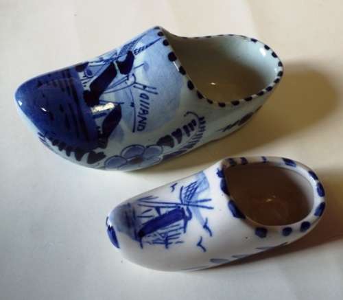 STUNNING LOT OF DUTCH CERAMIC CLOGS