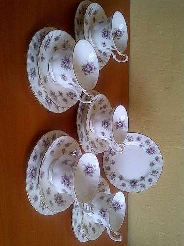 ABSOLUTELY STUNNING!! Royal Albert Sweet Violets Tea Set of 16 Pieces - IMMACULATE CONDITION!!