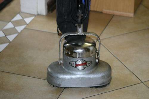 COLUMBUS B11 (2 BRUSH FLOOR POLISHER / VACUUM) SEE BELOW FOR DETAILS & PICS