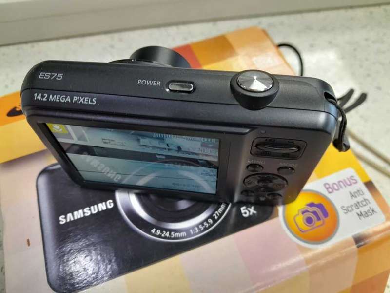 Samsung ES75 and Samsung ST50
