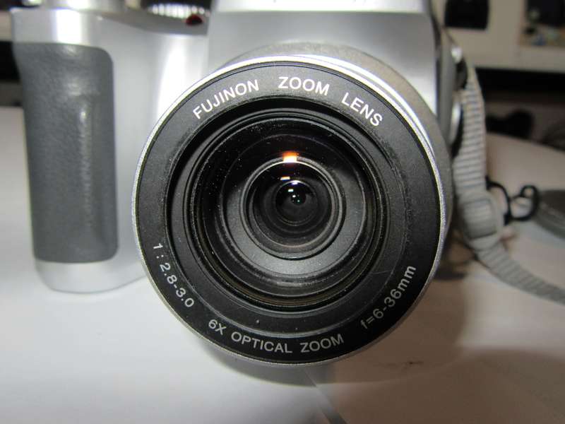 Fujifilm S3500 - 6x Optical Zoom - 4 Megapixels