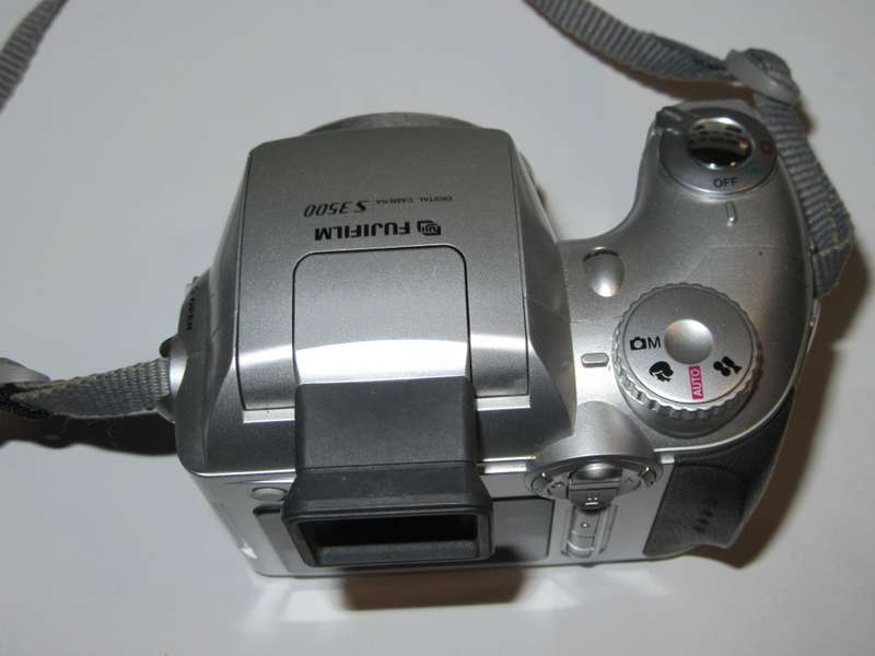 Fujifilm S3500 - 6x Optical Zoom - 4 Megapixels