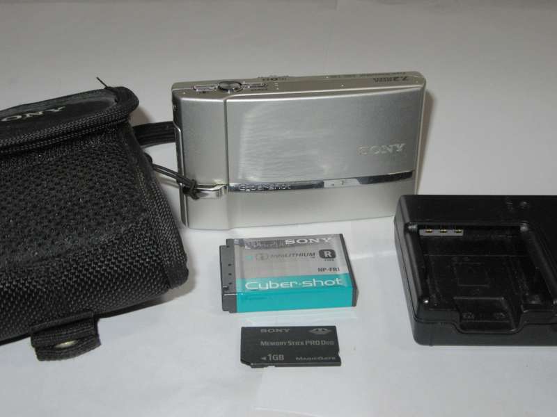 Sony DSC-T30 - 7 Megapixels - 3x Optical Zoom