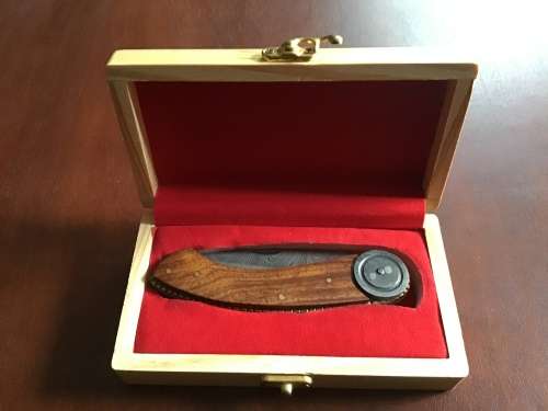 DAMASCUS STEEL FOLDING KNIFE IN WOODEN BOX