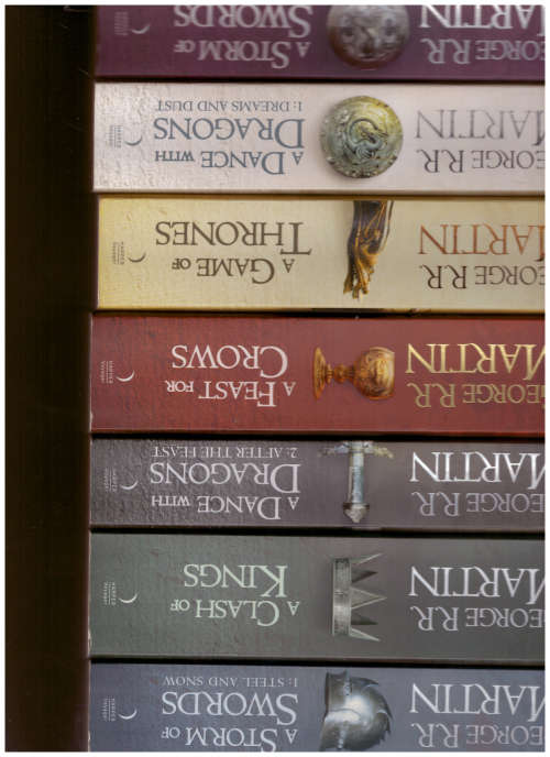 GAME OF THRONES BOOK SERIES, COMPLETE 7 BOOKS  UNREAD