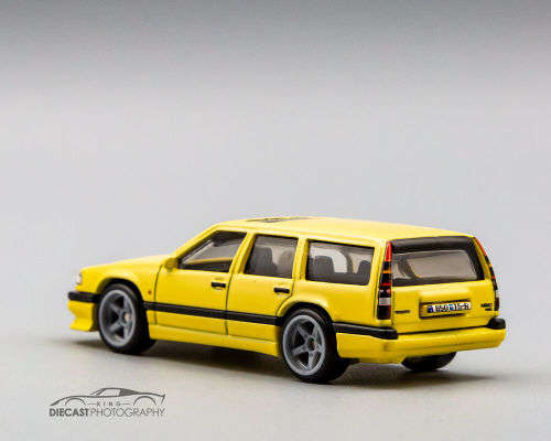 HOT WHEELS PREMIUM `FAST WAGONS` VOLVO 850 ESTATE
