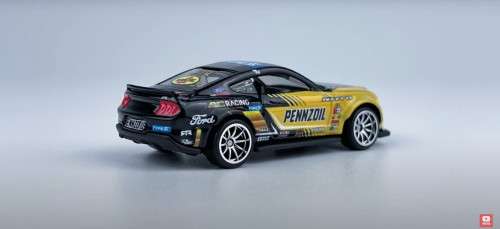 HOT WHEELS PREMIUM BOULEVARD 2018 FORD MUSTANG RTR SPEC 5