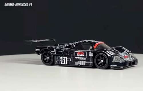 HOT WHEELS PREMIUM DIORAMA SET - `TRACK DAY`