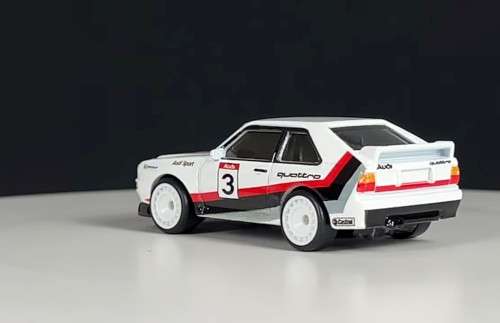 HOT WHEELS PREMIUM DIORAMA SET - `TRACK DAY`