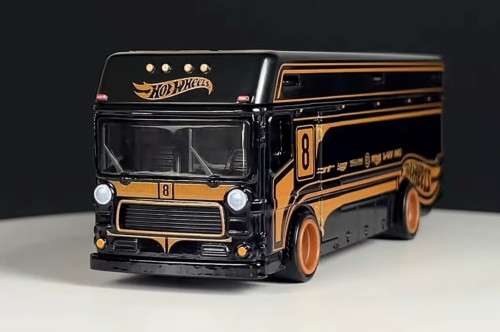 HOT WHEELS PREMIUM DIORAMA SET - `TRACK DAY`