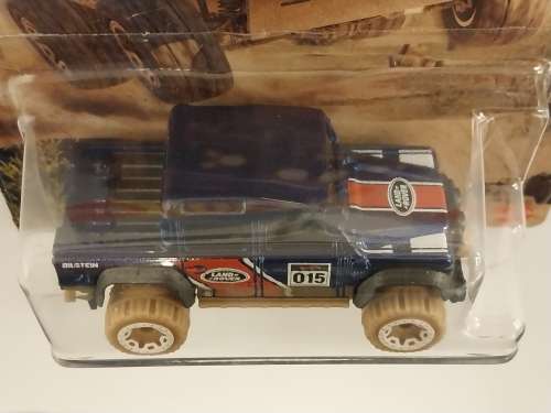 HOT WHEELS 2015 LAND ROVER DEFENDER DOUBLE CAB