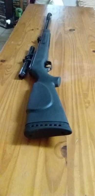 GAMO CFX PELLET GUN WITH SCOPE - 1000 FPS IN EXCELLENT CONDITION - MADE IN SPAIN