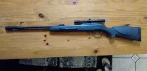 GAMO CFX PELLET GUN WITH SCOPE - 1000 FPS IN EXCELLENT CONDITION - MADE IN SPAIN